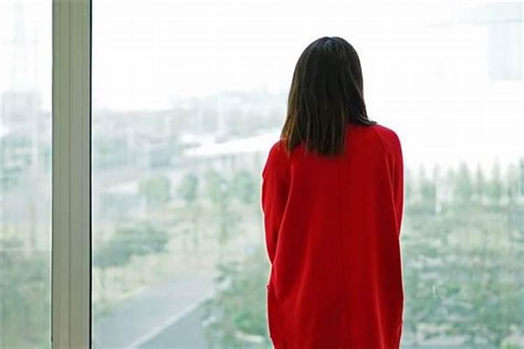 梦见穿粉红色大衣女子到我家