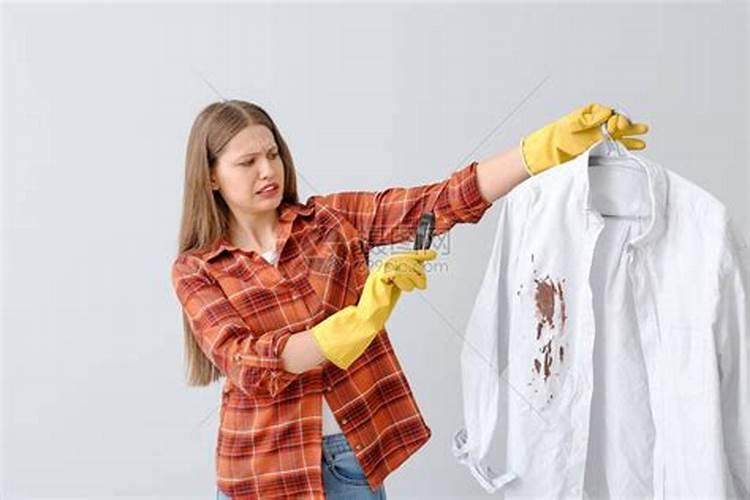 梦见穿别人的脏衣服的预兆
