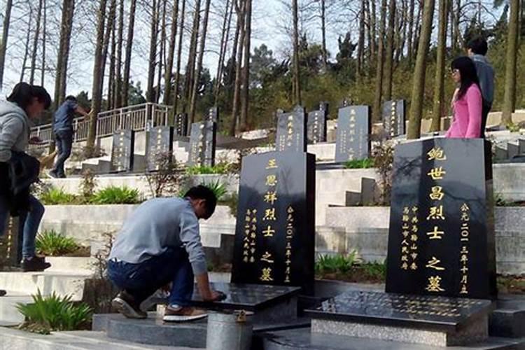 中元节可以扫墓吗
