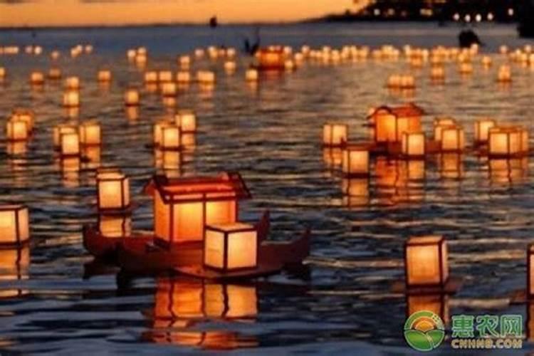 中元节烧纸能不能在坟上烧 中元节烧纸能在坟上烧吗