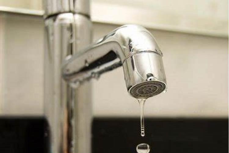 梦见别人家管子漏水流到我家的预兆