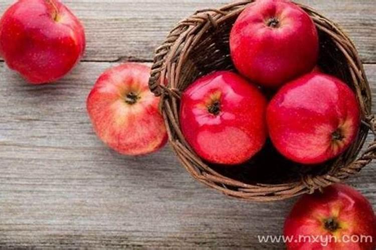 梦见摘苹果吃苹果是什么意思 梦见摘苹果吃苹果的征兆