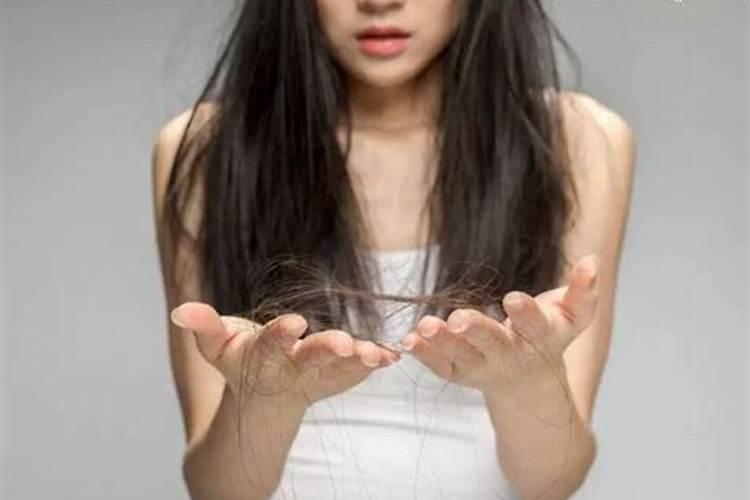 梦到自己掉到水里