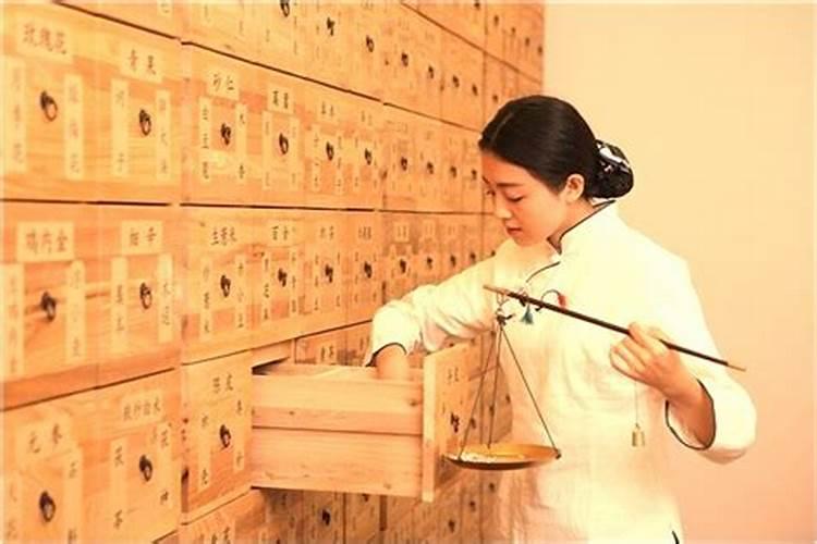 梦见自己和一个女人接吻有什么预兆