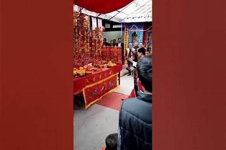 为什么有人说青浦奥特莱斯里的东西都是打折货,很便宜,有人却说里面都是...