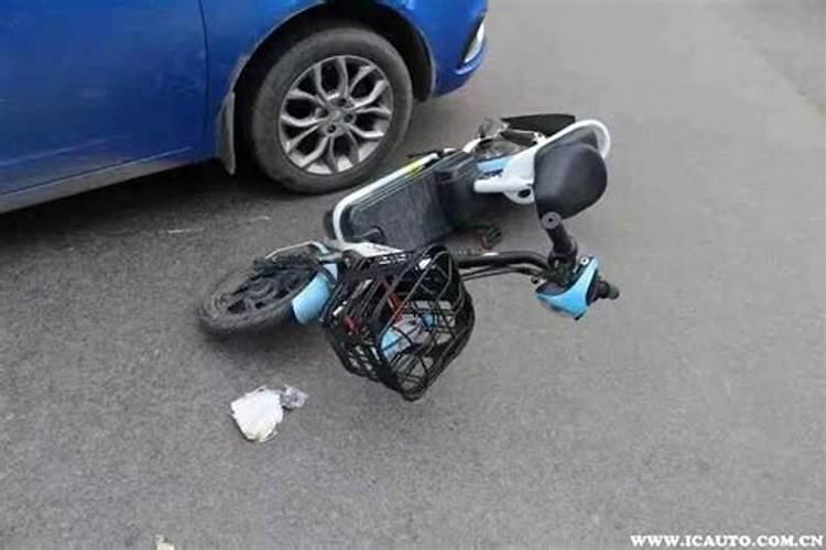 梦见自己骑电车摔倒的预兆