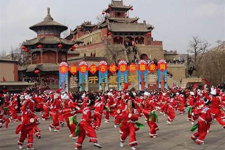 今年身体不好,事业不顺,感情破裂,做什么事非常不顺,什么原因？