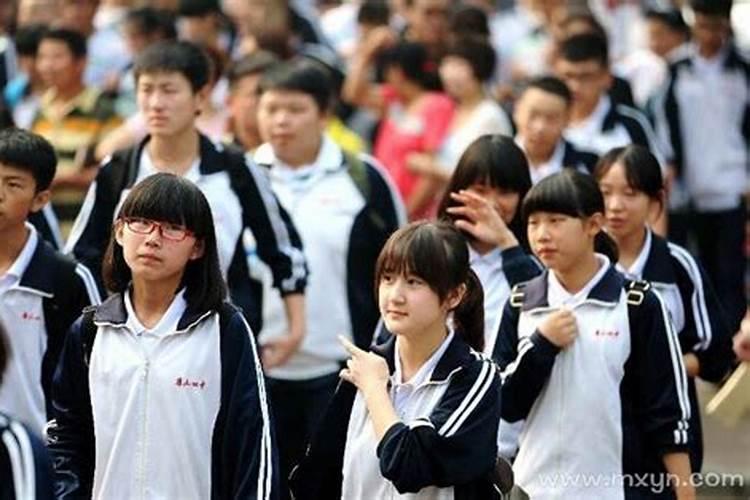 梦见和我的女同学亲热的预兆