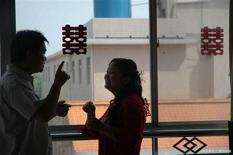 梦见前妻和她的娘家人在回家路上于到丧事随礼？