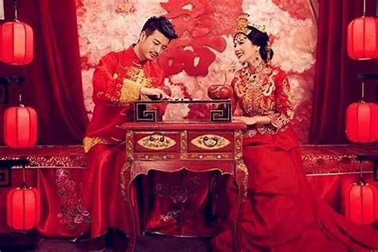 两个人合不合是看属相还是看八字八字合婚的注意事项？