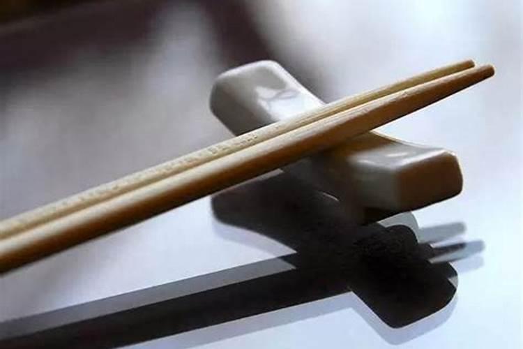 属鸡的戴玛瑙为什么不好