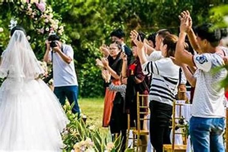梦见前夫结婚我在现场