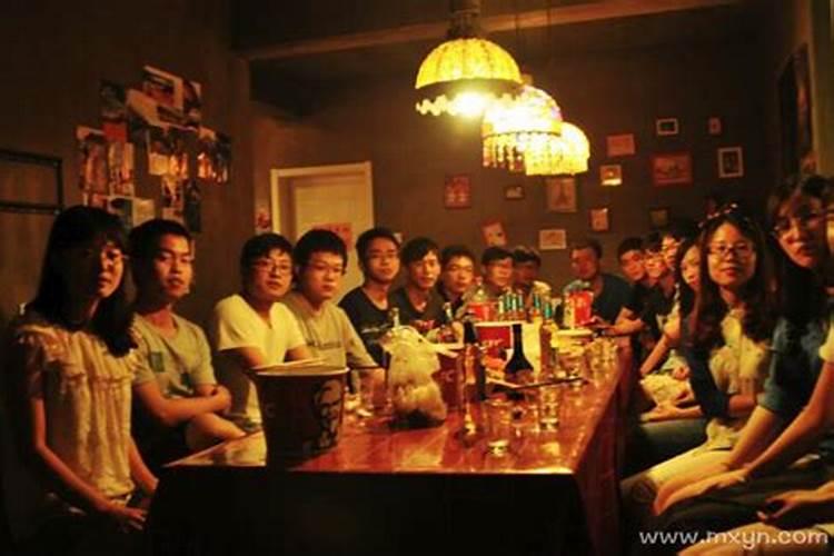 梦见与女同学聚会