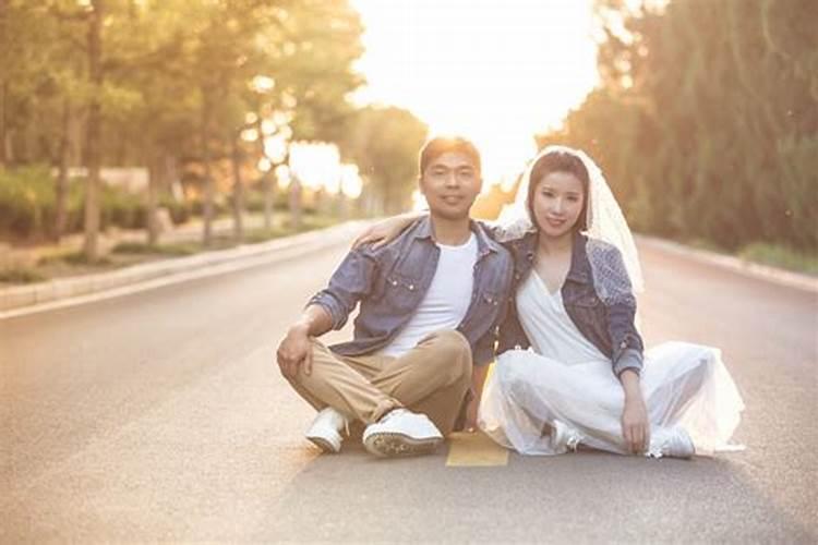 梦见老公爱自己的闺蜜的预兆