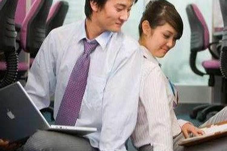 2025年属蛇女运势