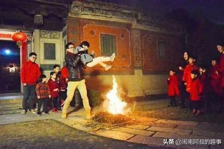 请问,梅州有什么习俗呢？