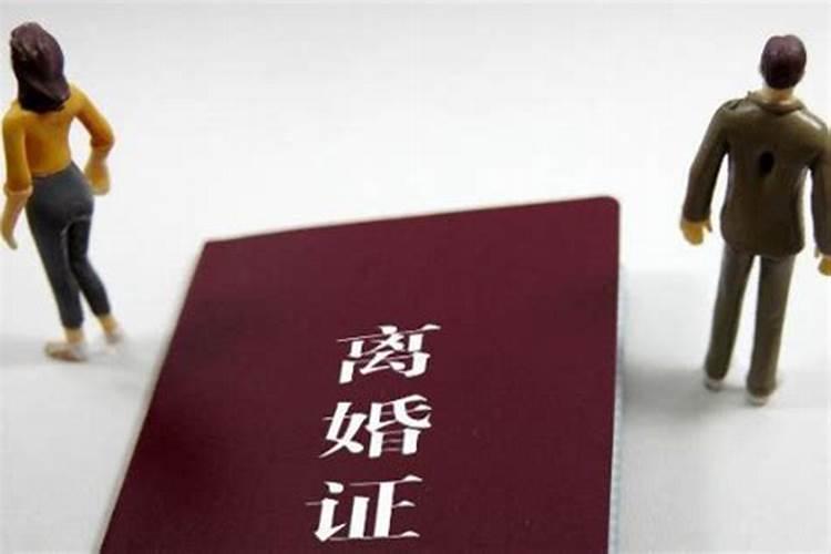离婚后一直生活在一起,事实婚姻受法律保护吗？