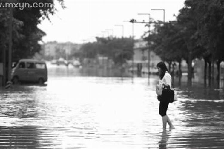 梦见道路上有大水过不去的预兆