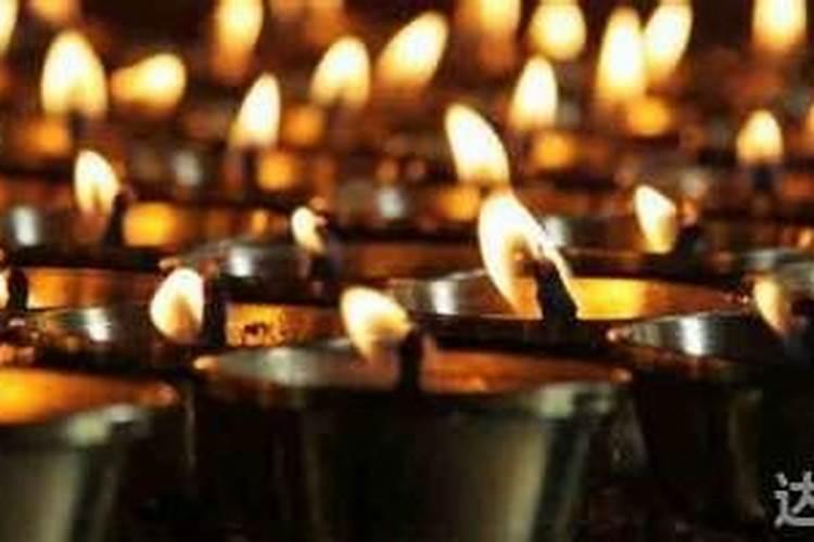 为什么人死后,要在棺木前点上一盏油灯,还不能灭？