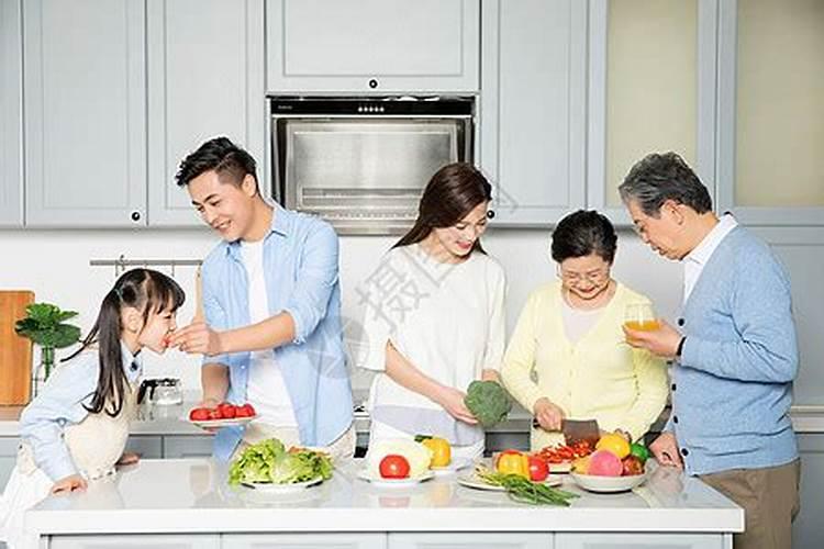 梦见已故的爷爷奶奶还活着,我做饭给他们吃,什么意思