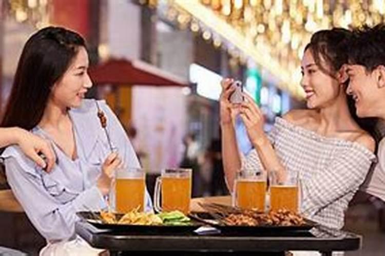 梦见老公打工回来在一起吃饭