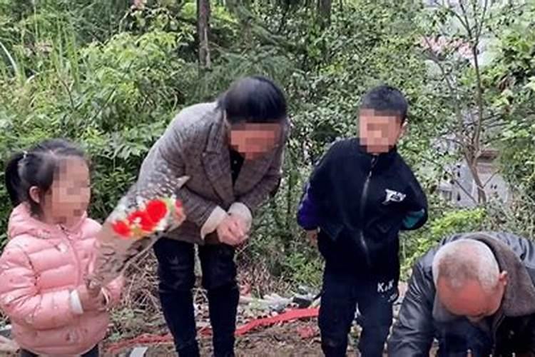 中元节要去墓地给亲人上坟吗