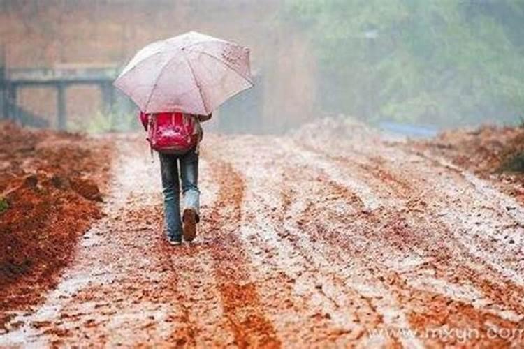 梦见下雨路不好走