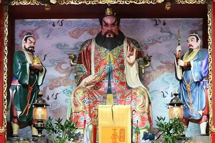 梦见蛇咬人是什么预兆 女性