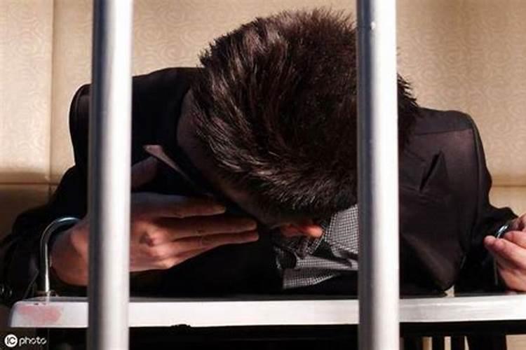 梦见自己被拘留了什么意思 梦见自己被拘留了到底如何理解