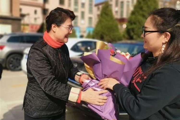 已婚女人梦见和娘家人在一起