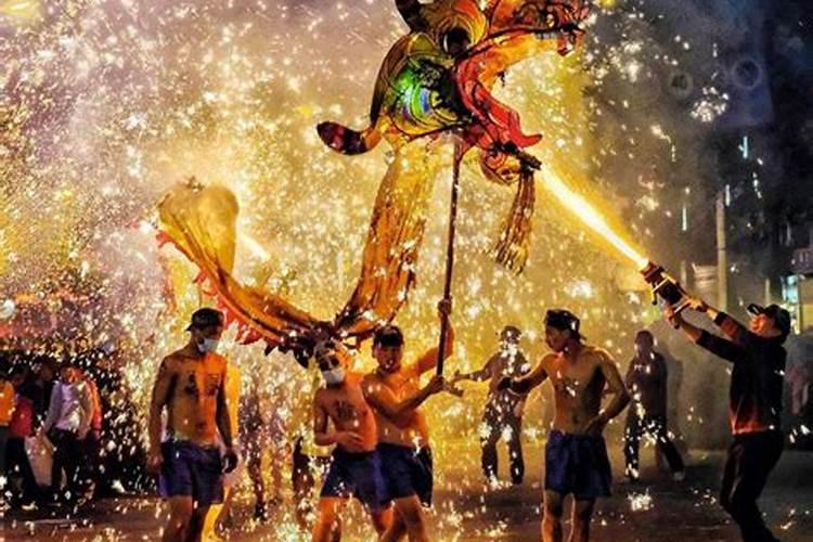 二月二,龙抬头指的是春季夜空东方升起哪几颗亮星？