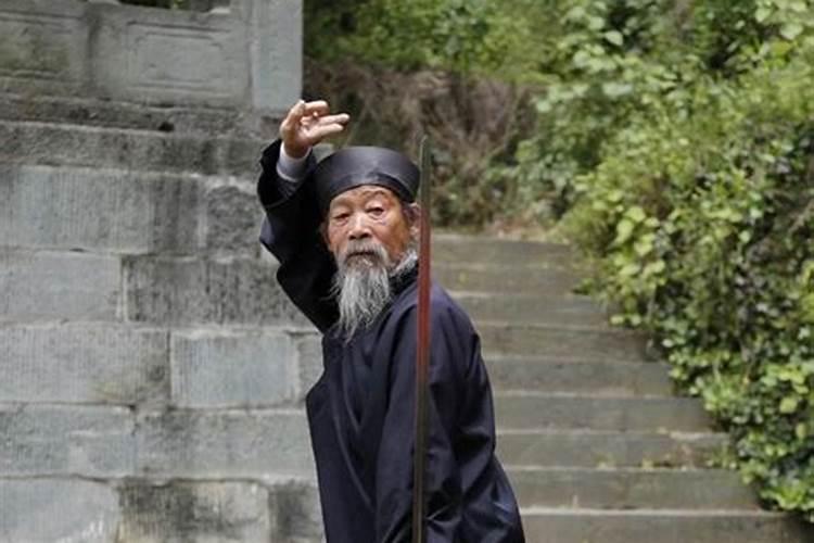 属鼠本命年戴什么转运属鼠本命年送什么好
