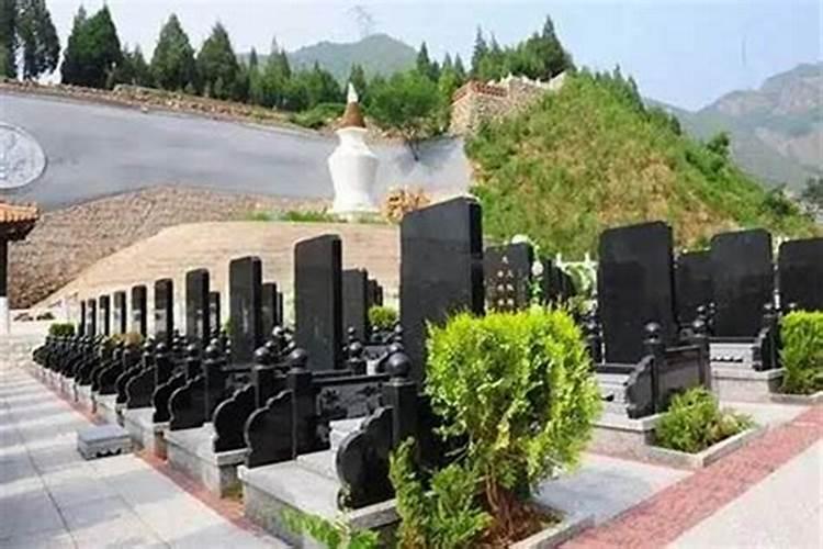 人死后埋葬在哪与出生地有关系吗？选墓地时是先参考属相还是先参考八字...