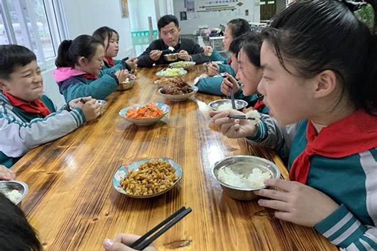 梦见很多小孩子在我家吃饭的预兆