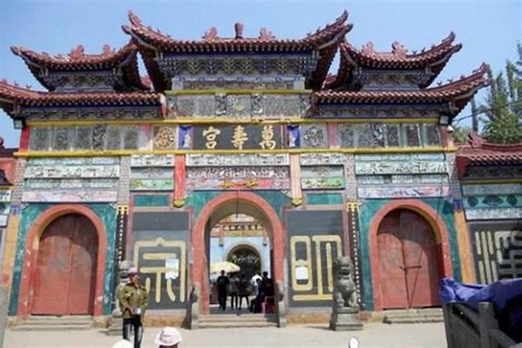 专门哭丧,吹喇叭,做法事的人叫什么？