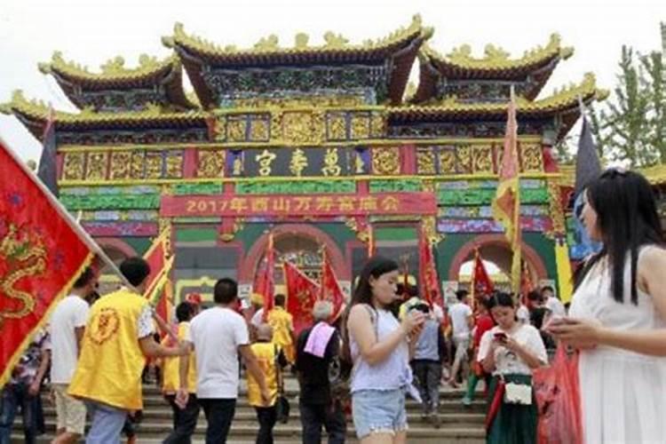 《北京的春节》里有那些习俗