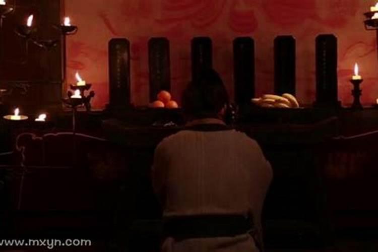半睡半醒状态梦见给已故的亲人上香,然后香灭了？