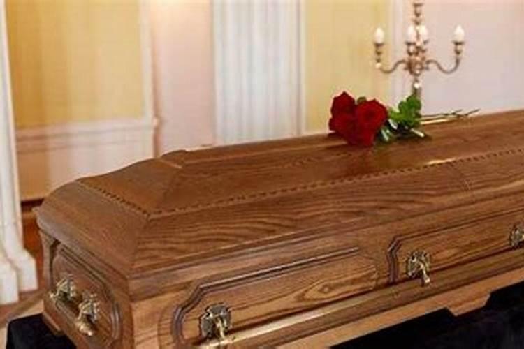 梦见死去的奶奶还活着和我说话