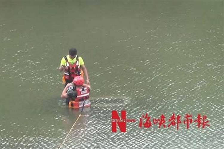 梦见连人带车掉河里的预兆