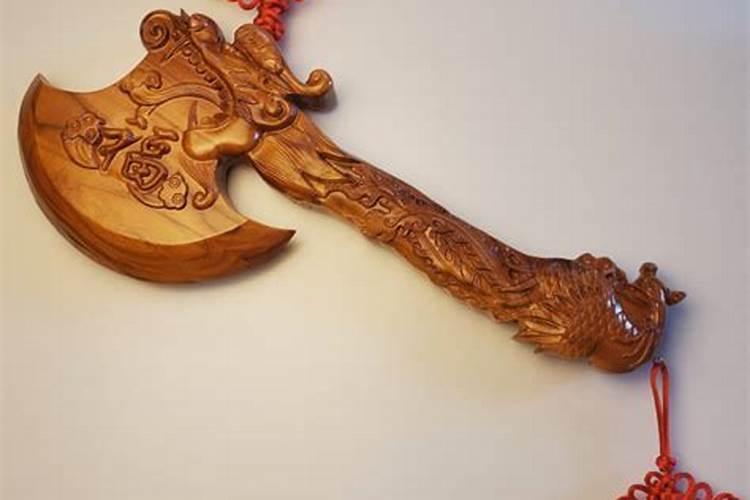 桃木宝剑挂在家什么地方好 桃木宝剑挂在家哪个地方好