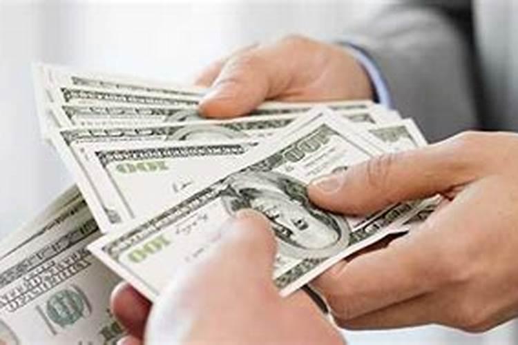 女人梦见男人给自己现金