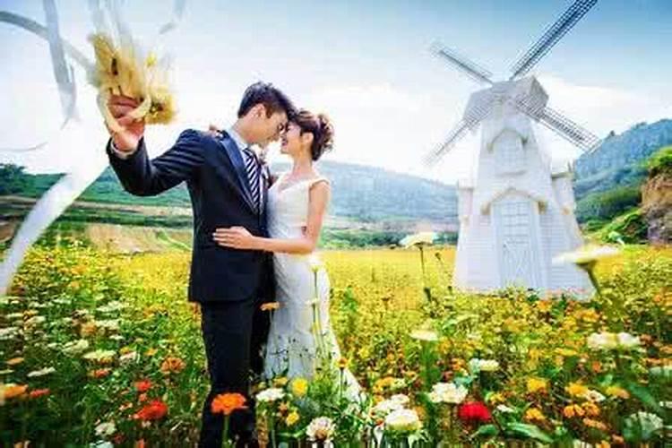 梦到一个女人笑怎么回事