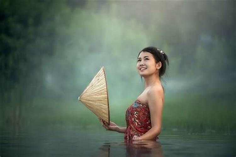 梦到女生对自己笑预示着什么意思