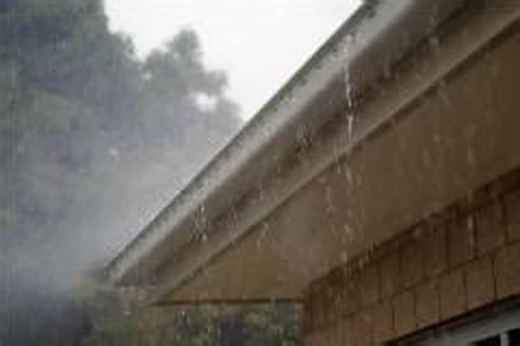 梦到下雨房子漏雨是什么征兆
