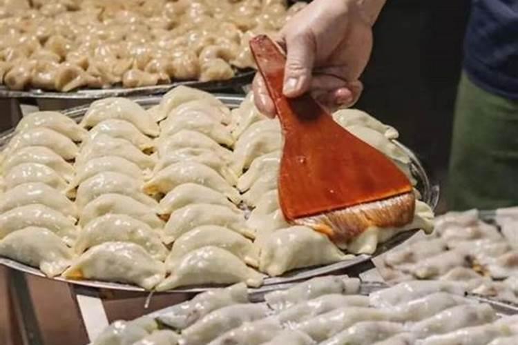 梦见扫墓放鞭炮是什么意思 做梦梦到扫墓放鞭炮好不好