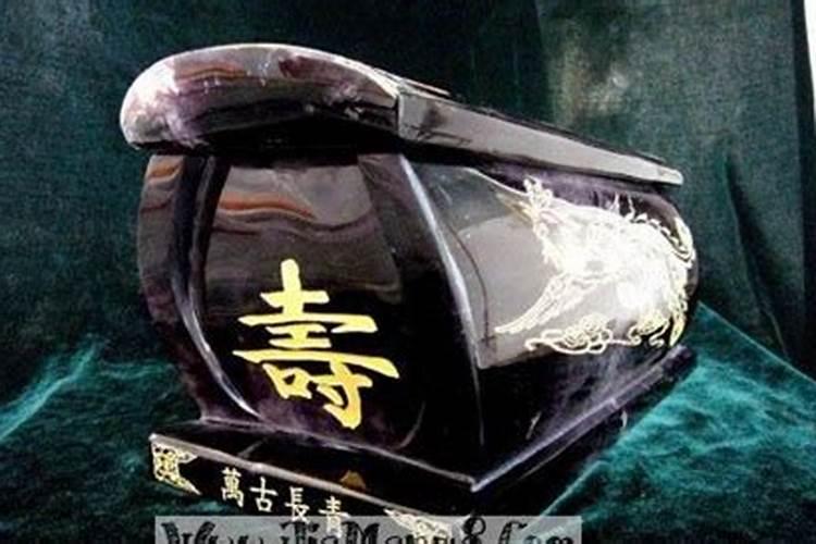 梦见棺材里诈尸