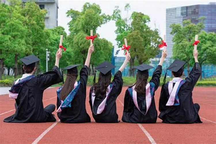 梦到大学同学是什么征兆？