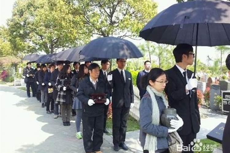 我26岁左右要去参加一个同龄人的葬礼好吗？？有什么避讳的吗？家里做...