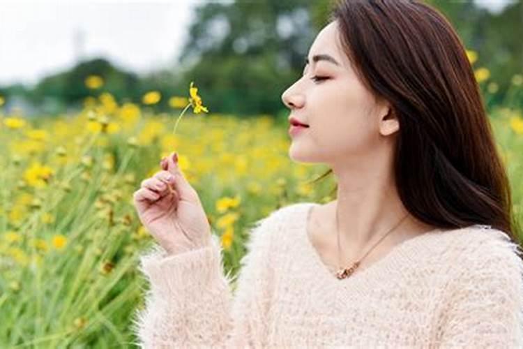梦见美女和我说话是什么意思