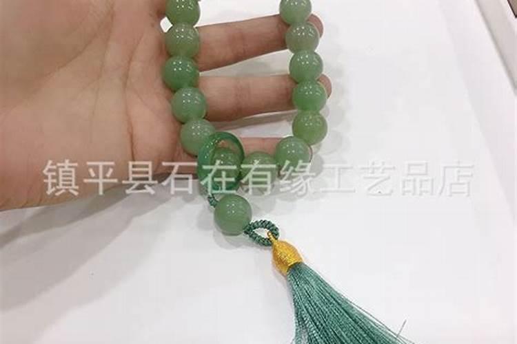 佘太玉和翡翠手镯哪个比较好养？